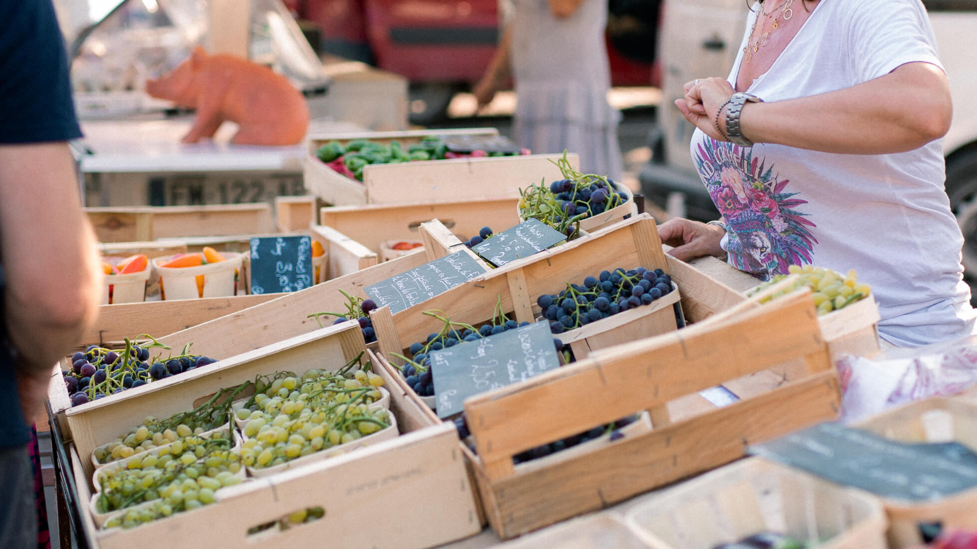 Vente de raisins sur le marché