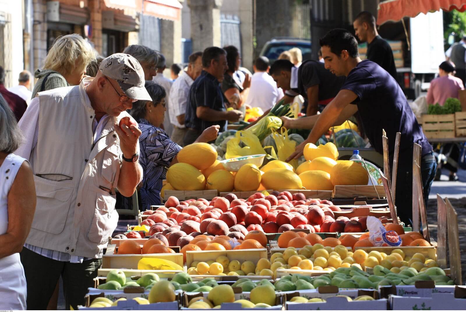 Marché de Pernes les Fontaines